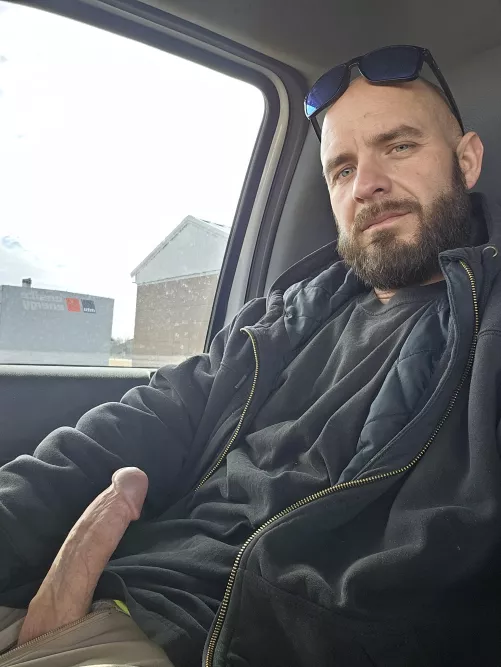 Work is almost over, let's meet up and fuck!