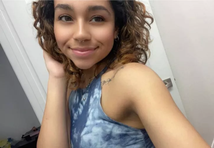 You can never go wrong with a petite and curly Latina