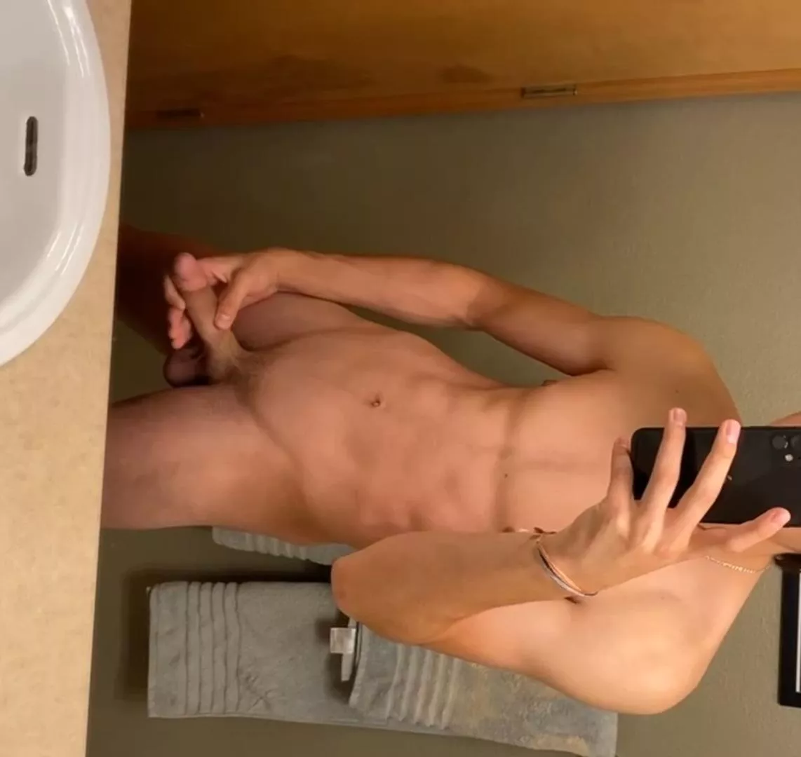 19 m looking for obedient twink, add lead1327 send dick n face for answer