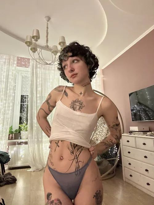 25F A friend of mine stole this top, and I want it back so badly