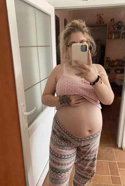 Am I attractive despite being pregnant?