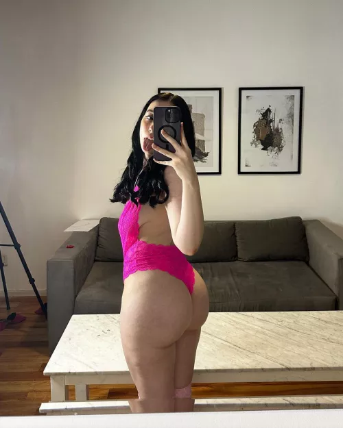 beautiful hair and great curves