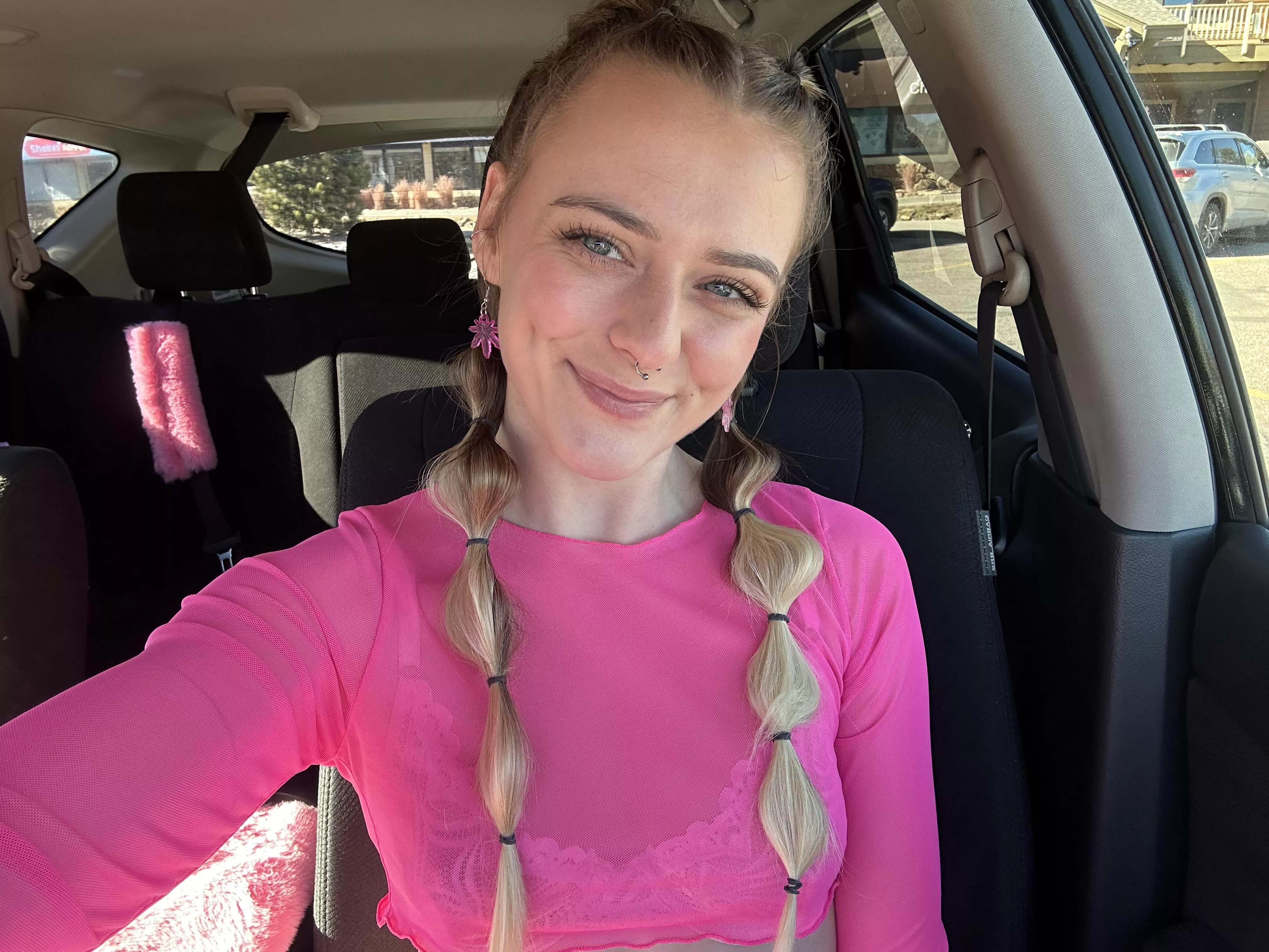 Blonde girls are so cute ;)