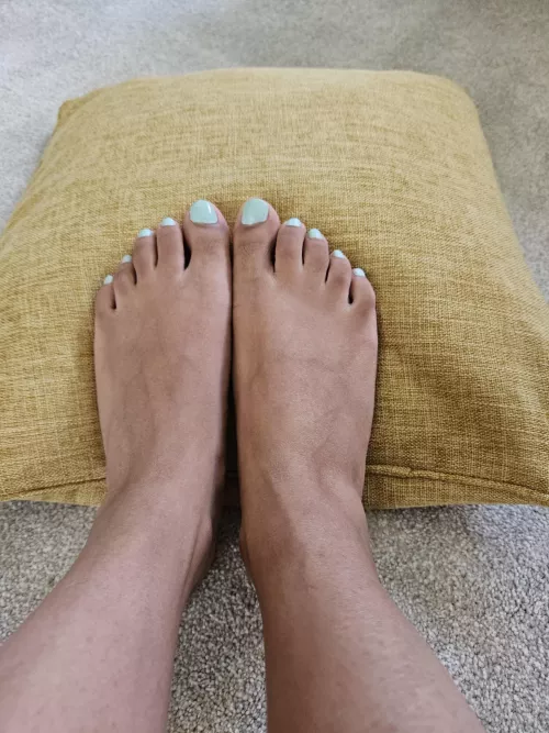 Blue toes