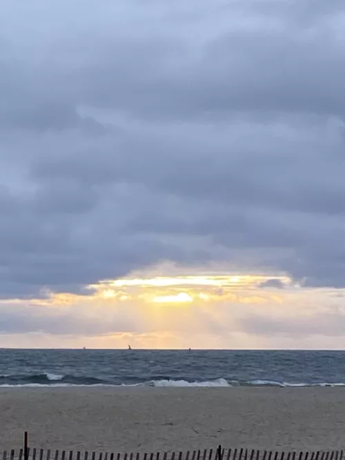 Chilly morning on the Jersey shore 🤙🏻🎶🎶