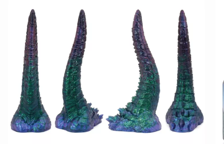 Does anyone have experience with Wandering Bard’s dragon’s tail? What are your opinions on it? I’m really curious about this model! ☺️