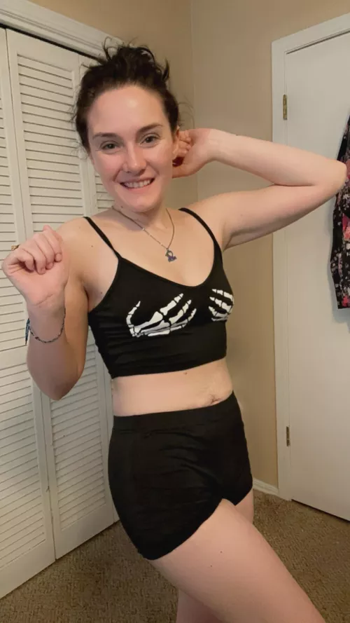 Dorky goth girls need a good fuck too, cum n get me