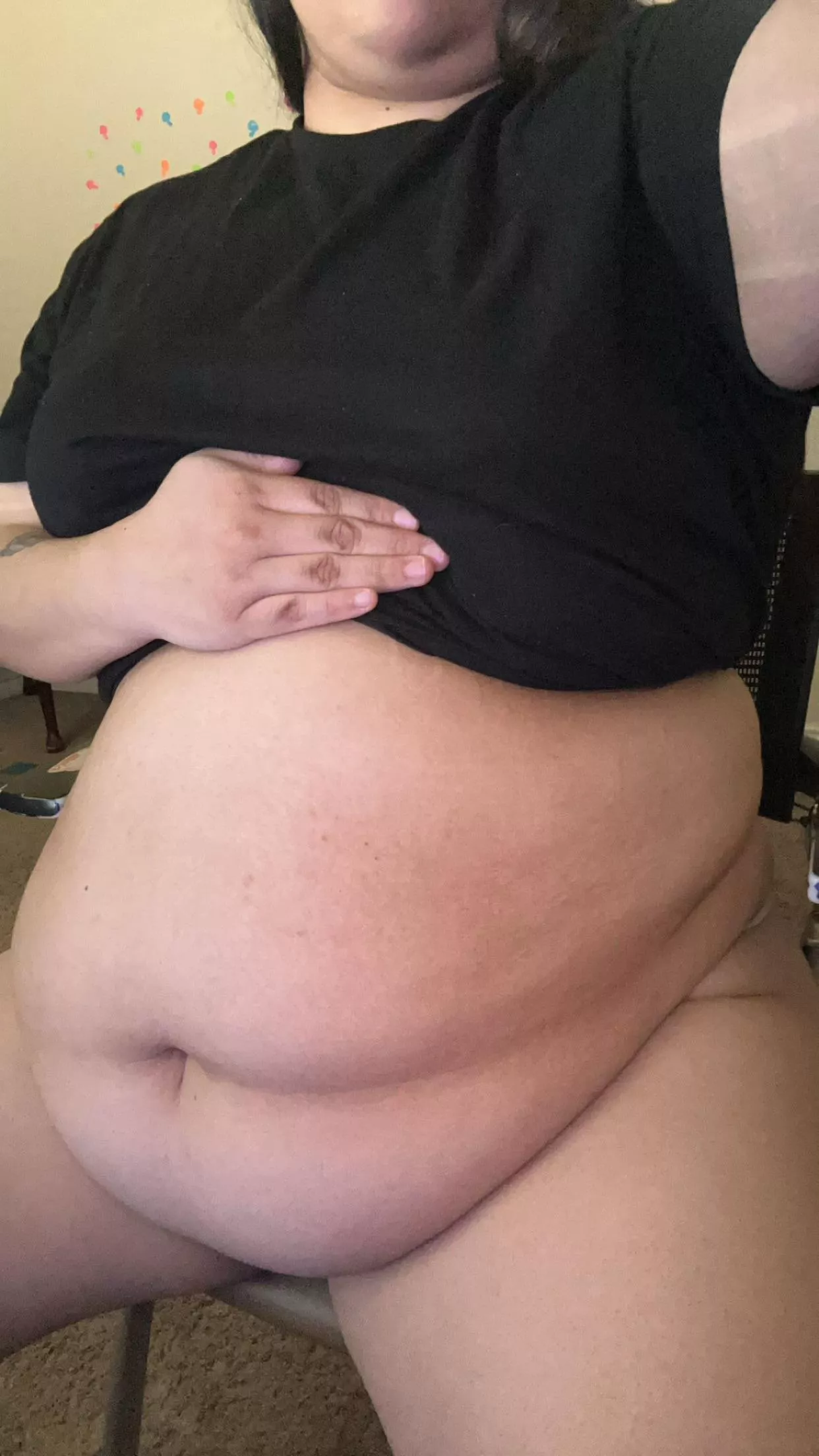 feed this piggy , she’s starving 😩