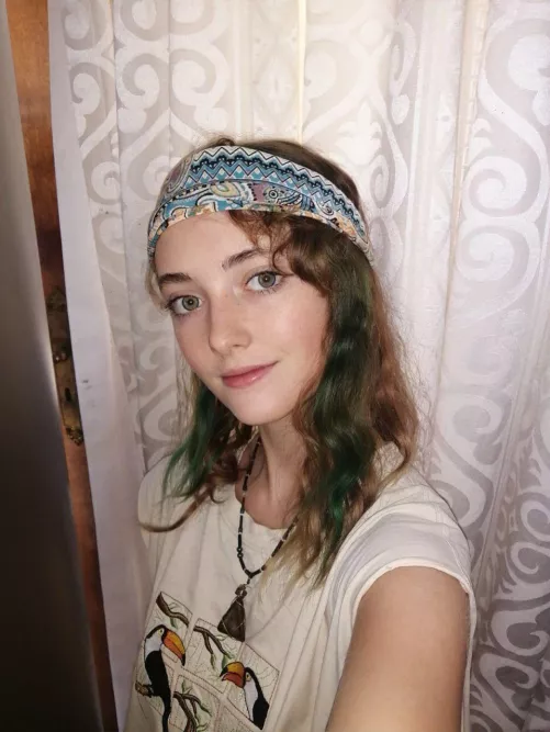 feelin sassy with my green hair, who wants to play with that baby girl F18