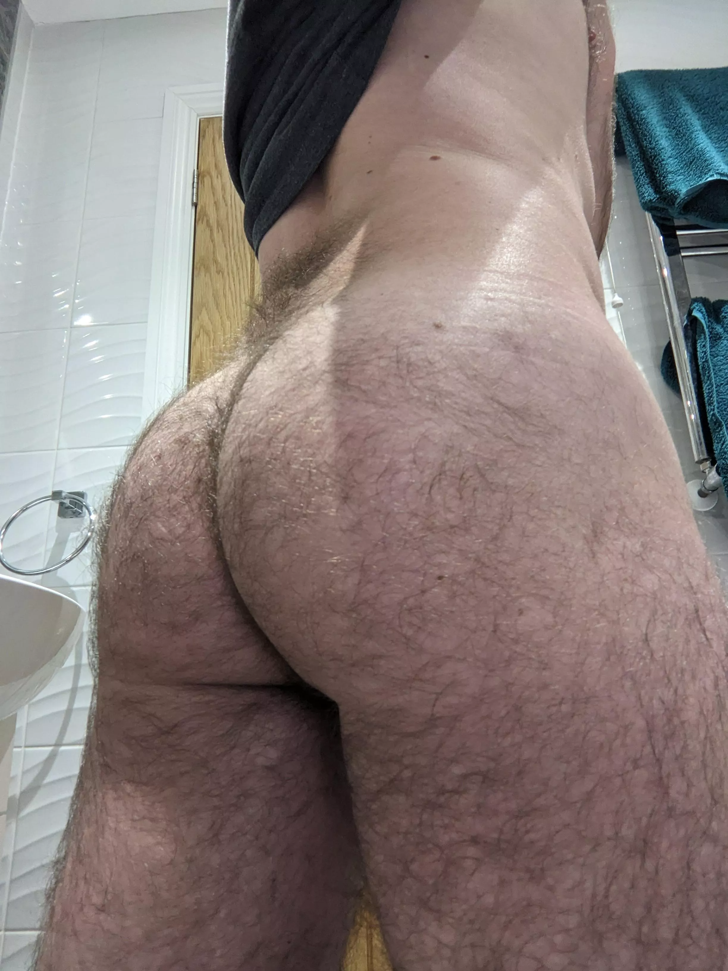 First post here of my big hairy 🍑