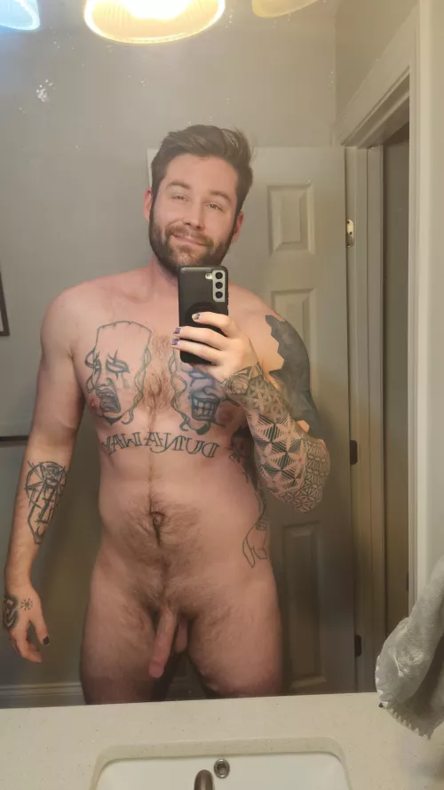 For those that prefer their nudes with a smile.