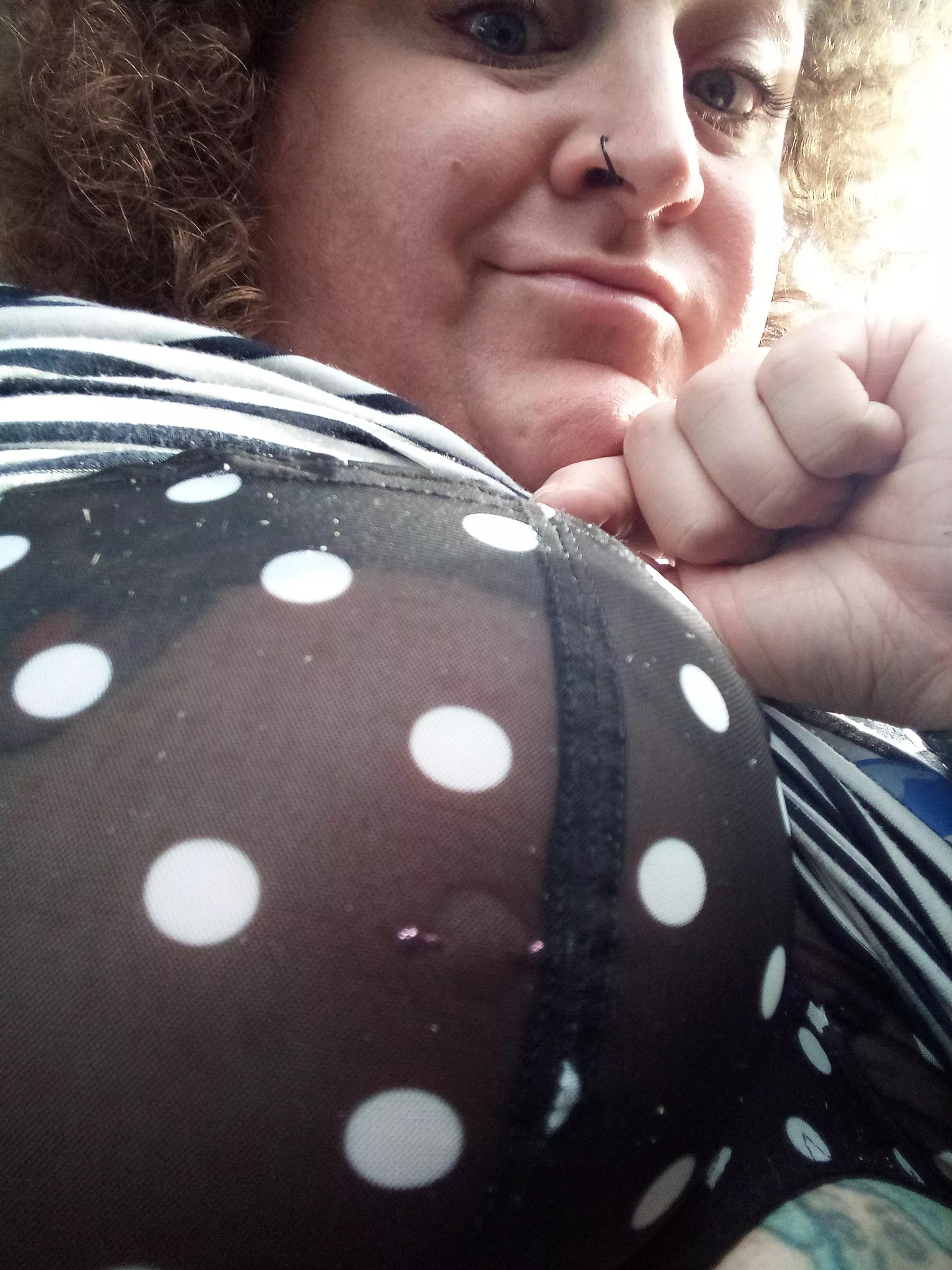 Giving you a cheeky glance in a busy carpark (⁠◠⁠‿⁠◕⁠)