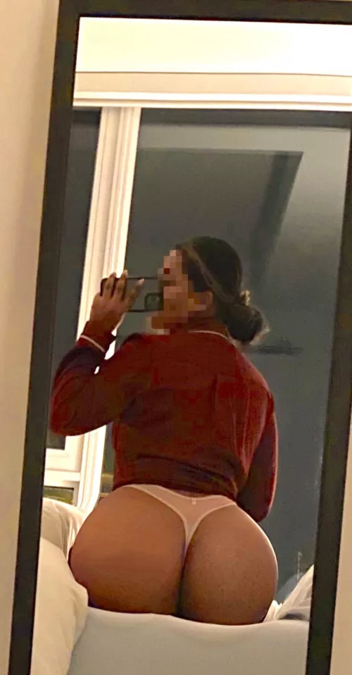 How could you not love a thick desi?? 😛 [f]