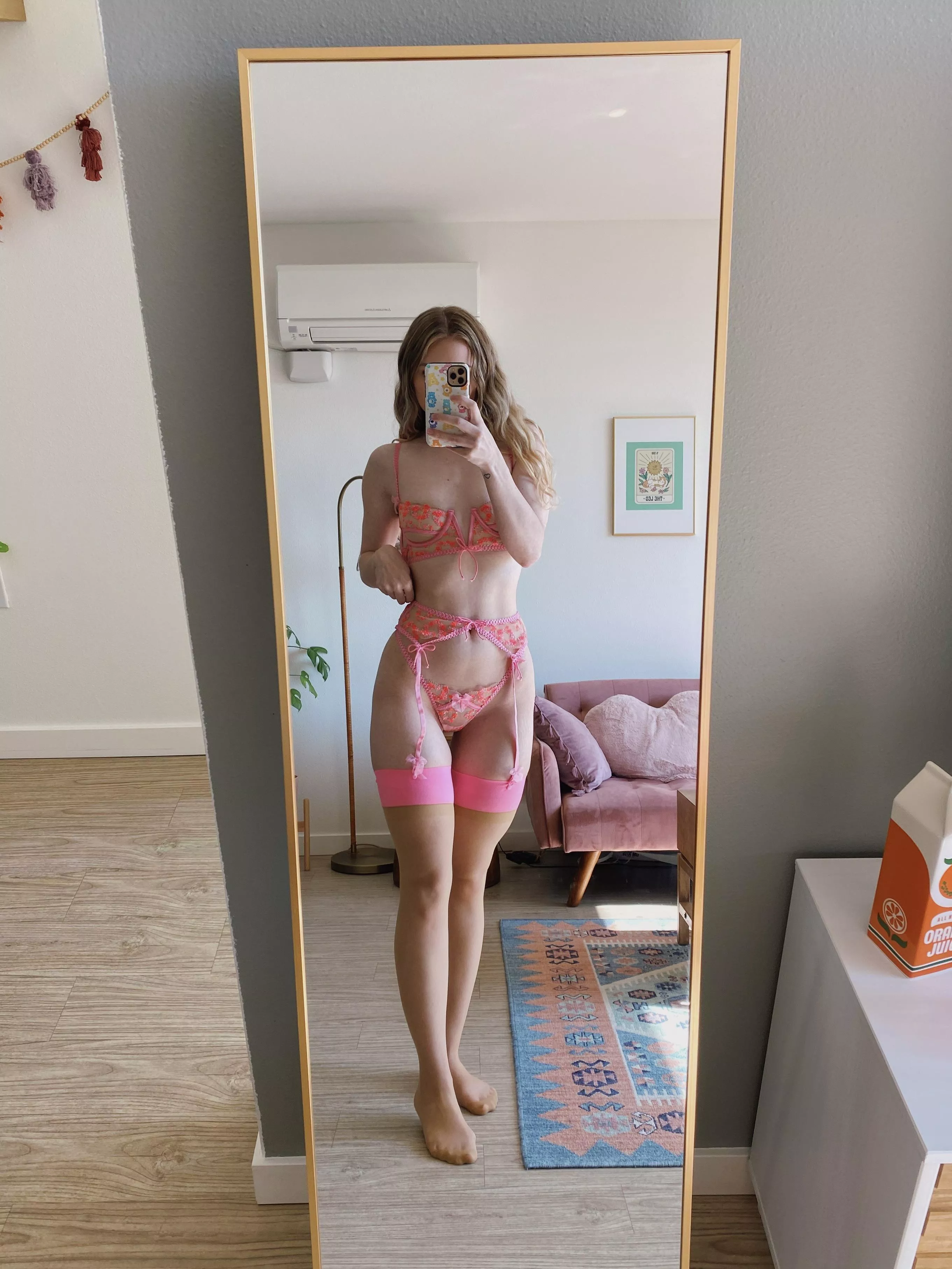 i know i’m gonna have a good day when i’m wearing pink