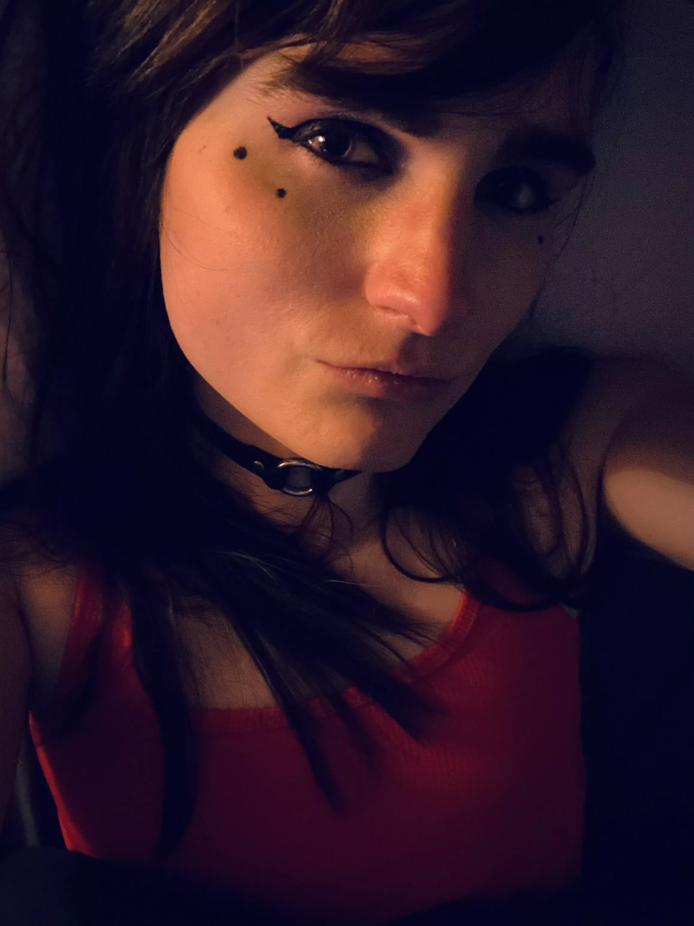 I look like a girl with this lighting