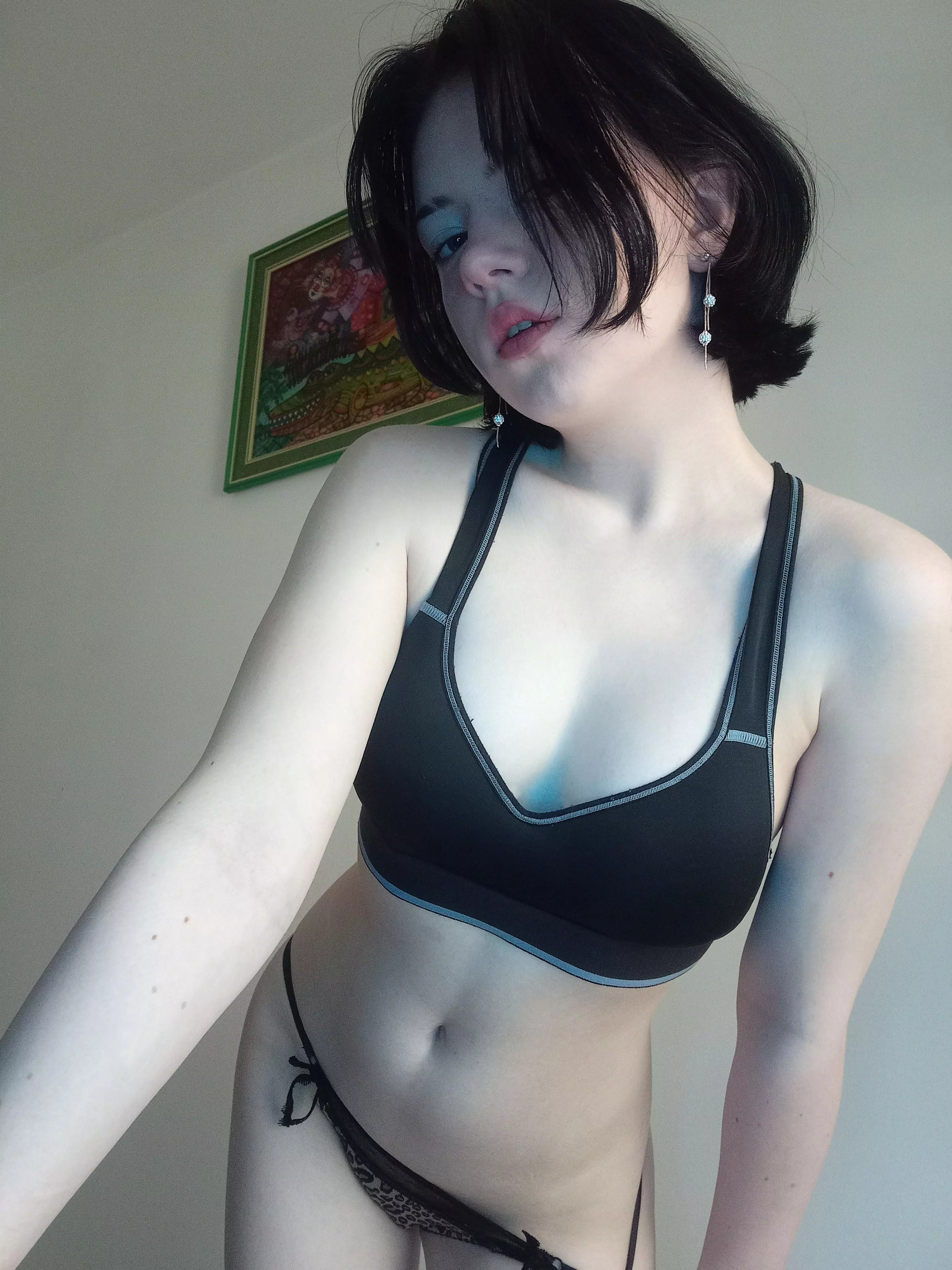 I wish older guys were more into smaller girls 😥 what do you think?