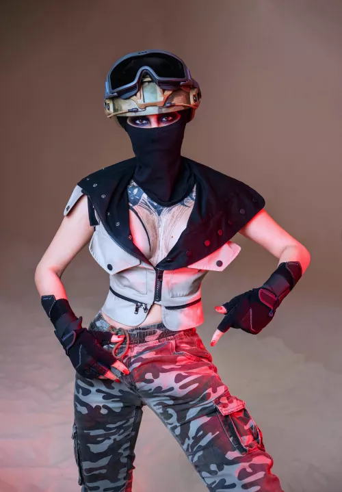 If I snuggled up to you from behind during a safari, what would you do?