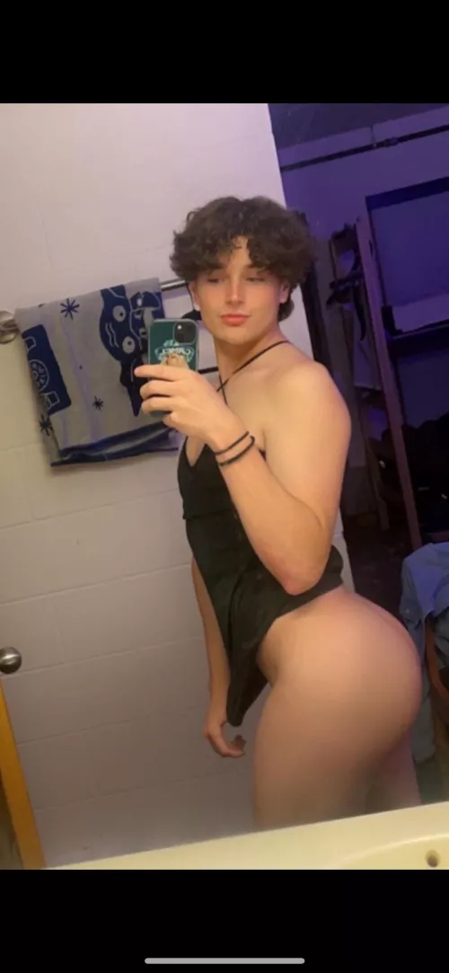 I’m craving cock rn😫 please help me