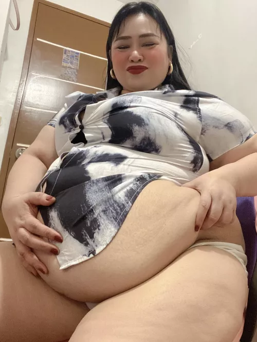 I'm gonna pop this buttons..🐽🫐💙