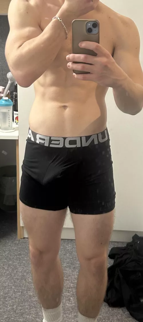 Just got back from the gym, sweaty musky and smelly