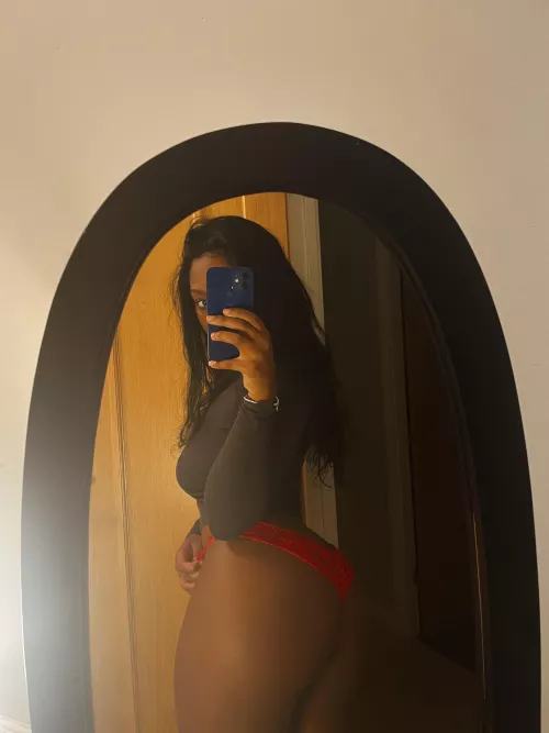 Just in case you wanted to see a big booty black girl <3