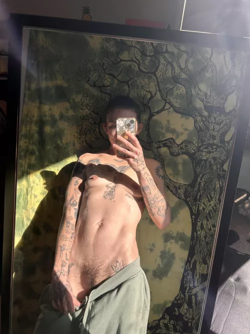 Loving the lighting, loving the hair 🥰🥰