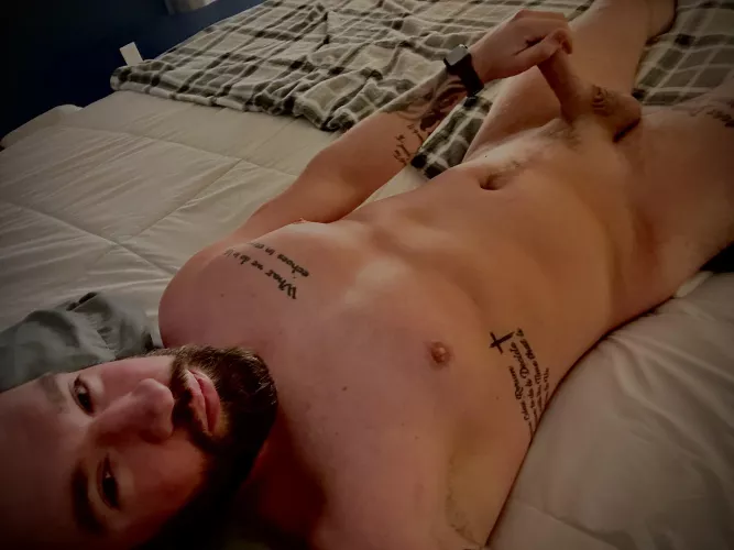 [M]Post workout and laying down, who’s joining?