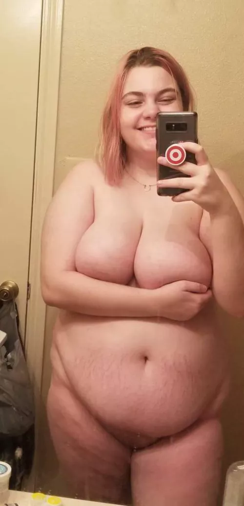 my belly is even softer than it looks 🥰