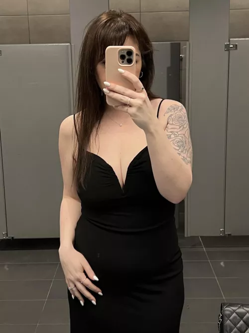 No need for a bra in this gorgeous dress!