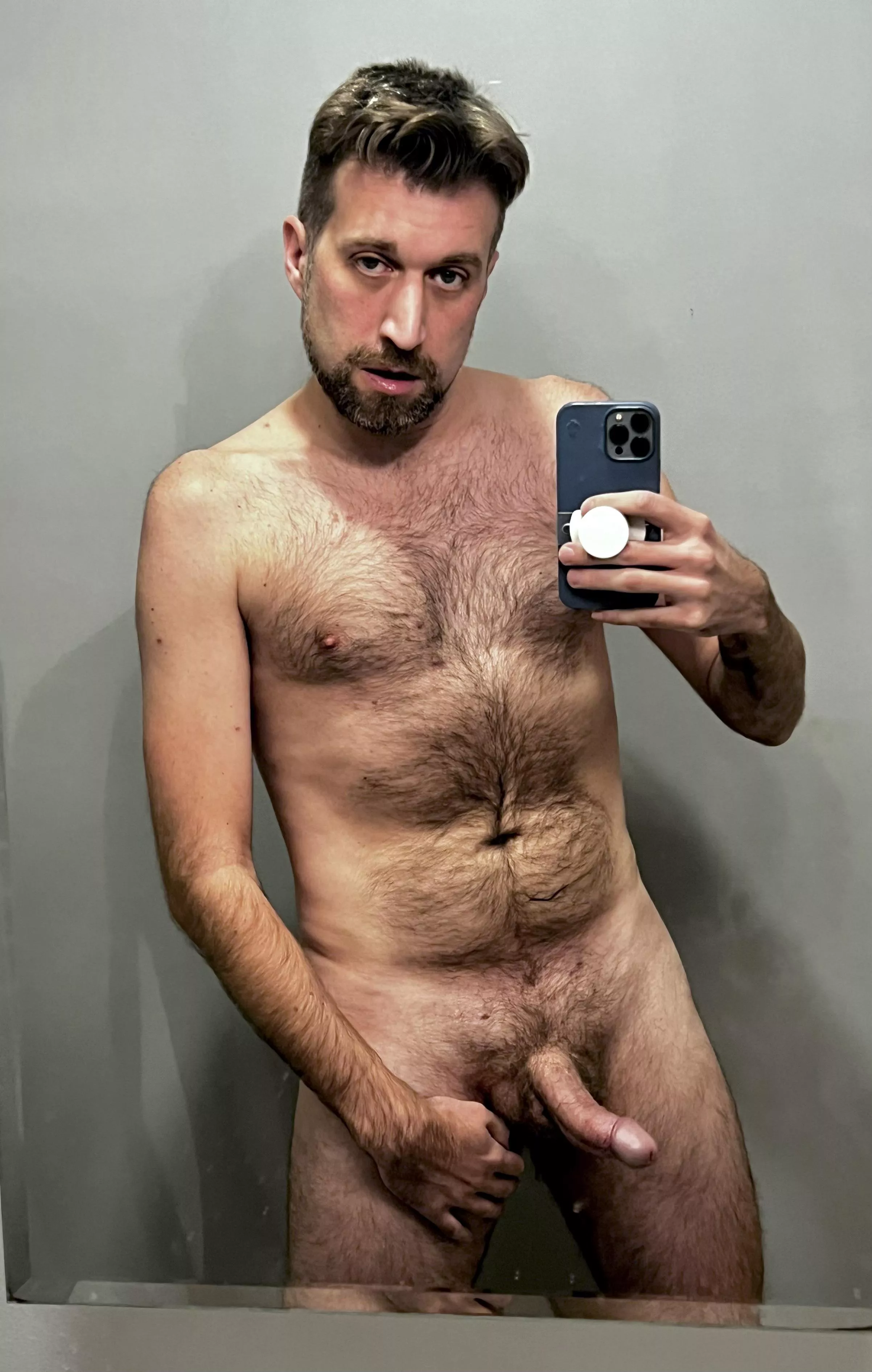 Nude horny otter😈