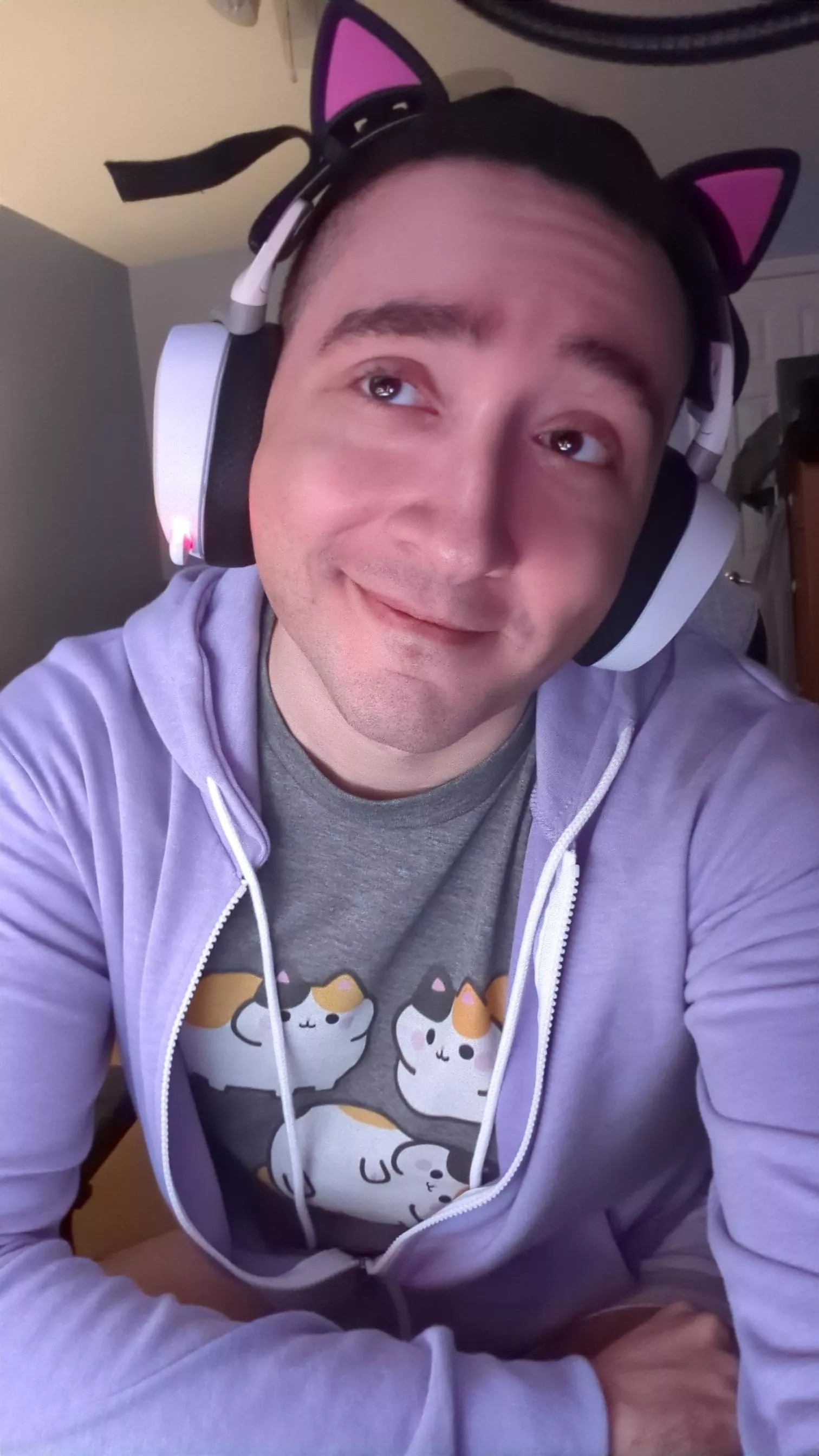 Okay, turns out I really like lavender 🤣 (also I'm in love with my fat cat shirt 😻)