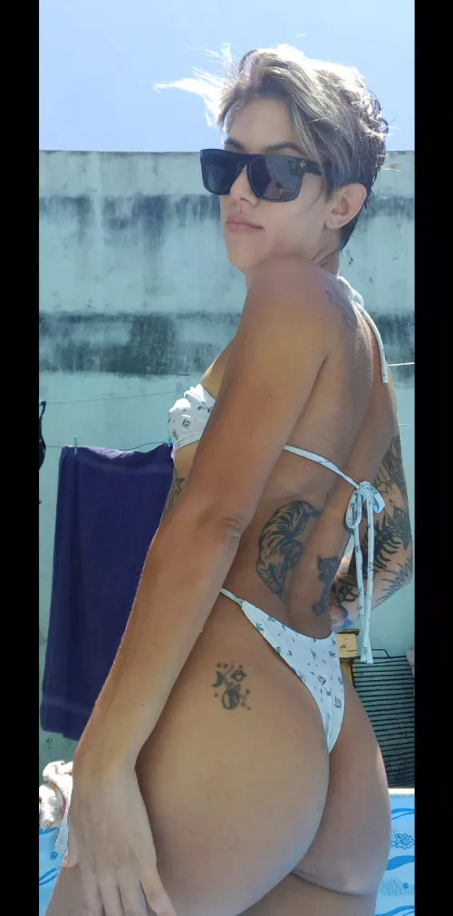 Short hair and cutes ass