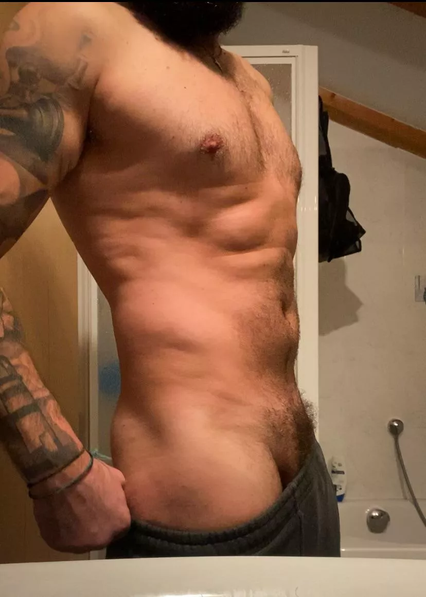 Stick your nose into my pubes and enjoy my scent