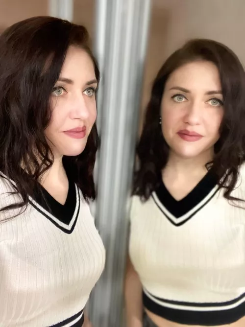 The reflection that is created through the mirror, do you believe it? 🤔