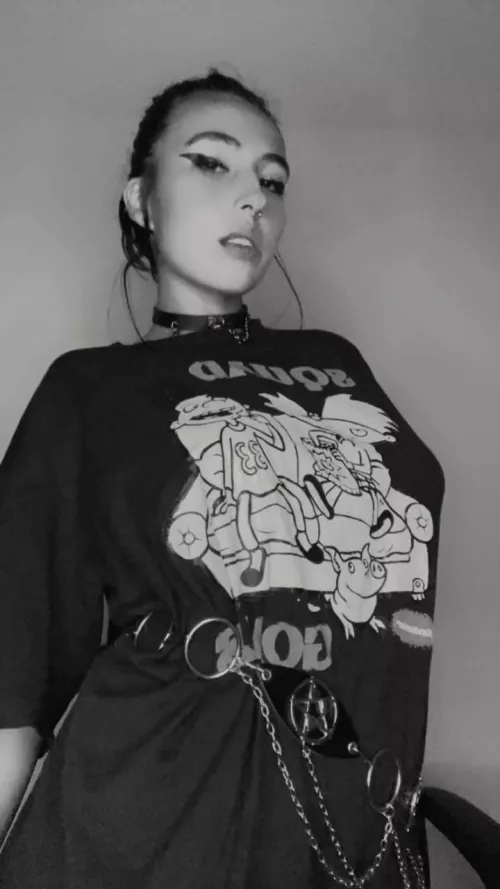 These chains provide you better grip when you take this goth to pound town