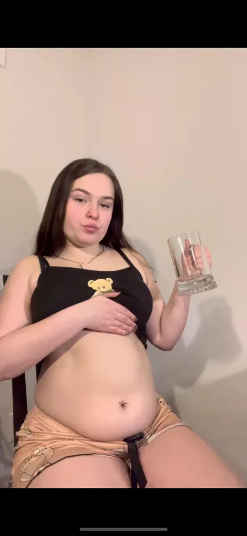 This new vid goin up pushed this belly to the absolute limits👀😫😊