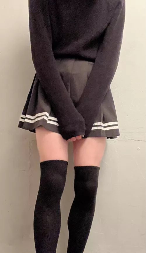 This outfit makes me feel so fem 🥰