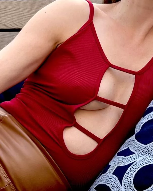 This top worked extra hard to keep me contained