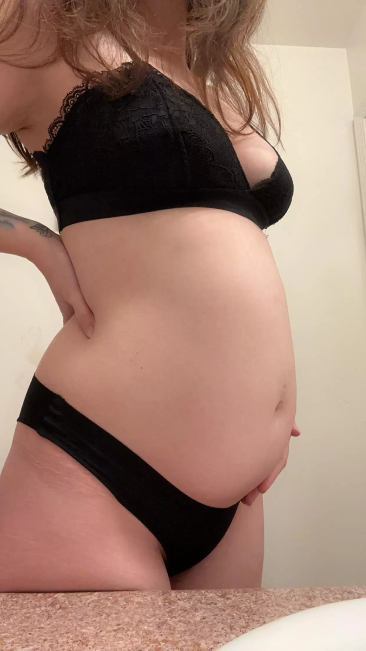 What comes to mind when you look at my preggo body?