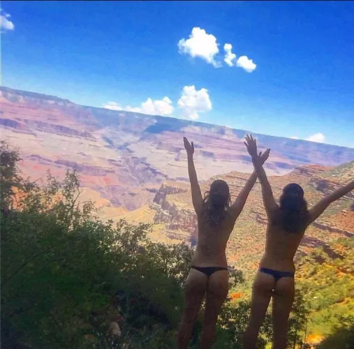 Who has the best Aussie ass?[2]