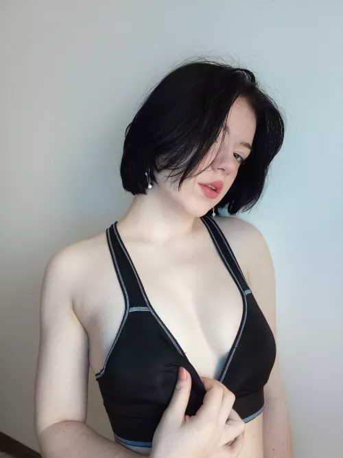 Will this petite body entice ur body and whole being? 🦋