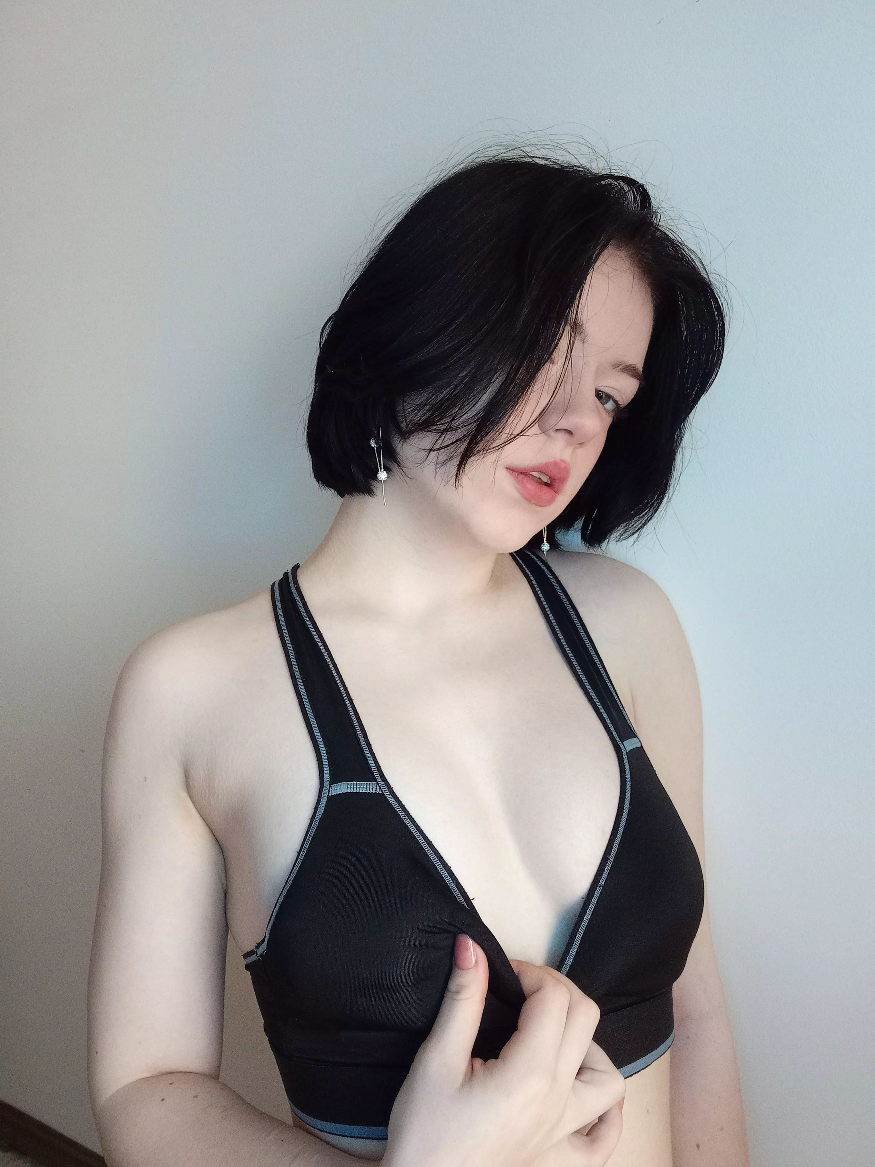 Will this petite body entice ur body and whole being? 🦋