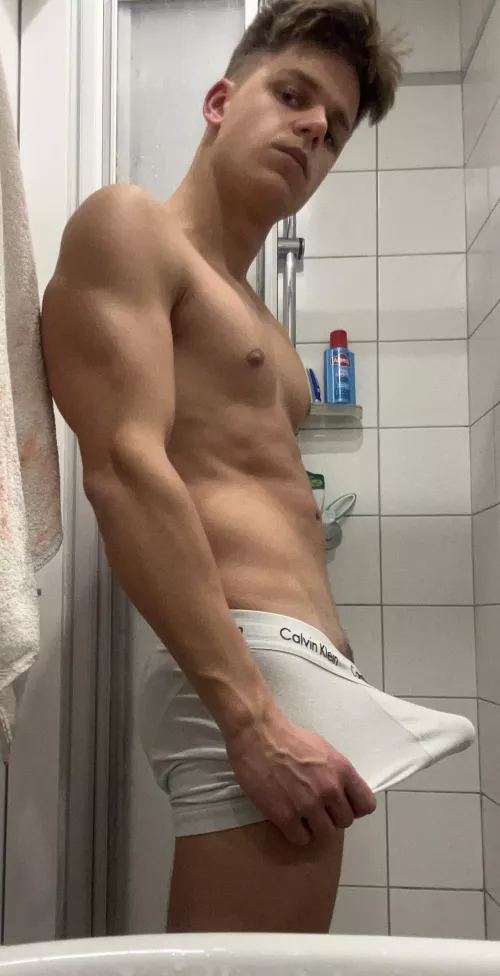 (19)Do you like white undies?