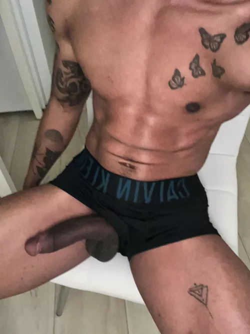 [24] Horny after the gym, need a bro to help 💦