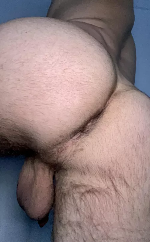 28. Uncut jock looking for coach to help train me. DM for snap