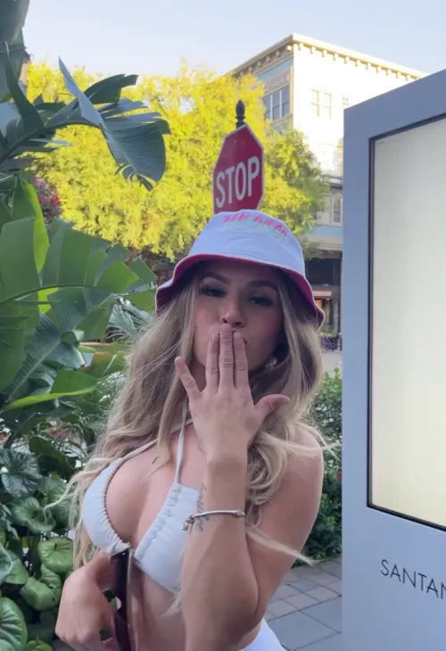 Can I blow you a kiss 💋💞