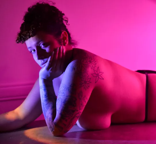 can you imagine a 4 minutes video in this scenography, here comes your erotic goddess