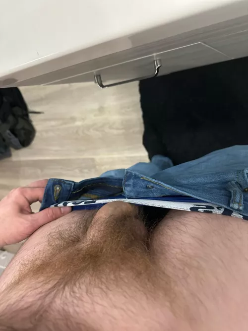 DMs open if you have a big bush and wanna Snapchat. Kinky+