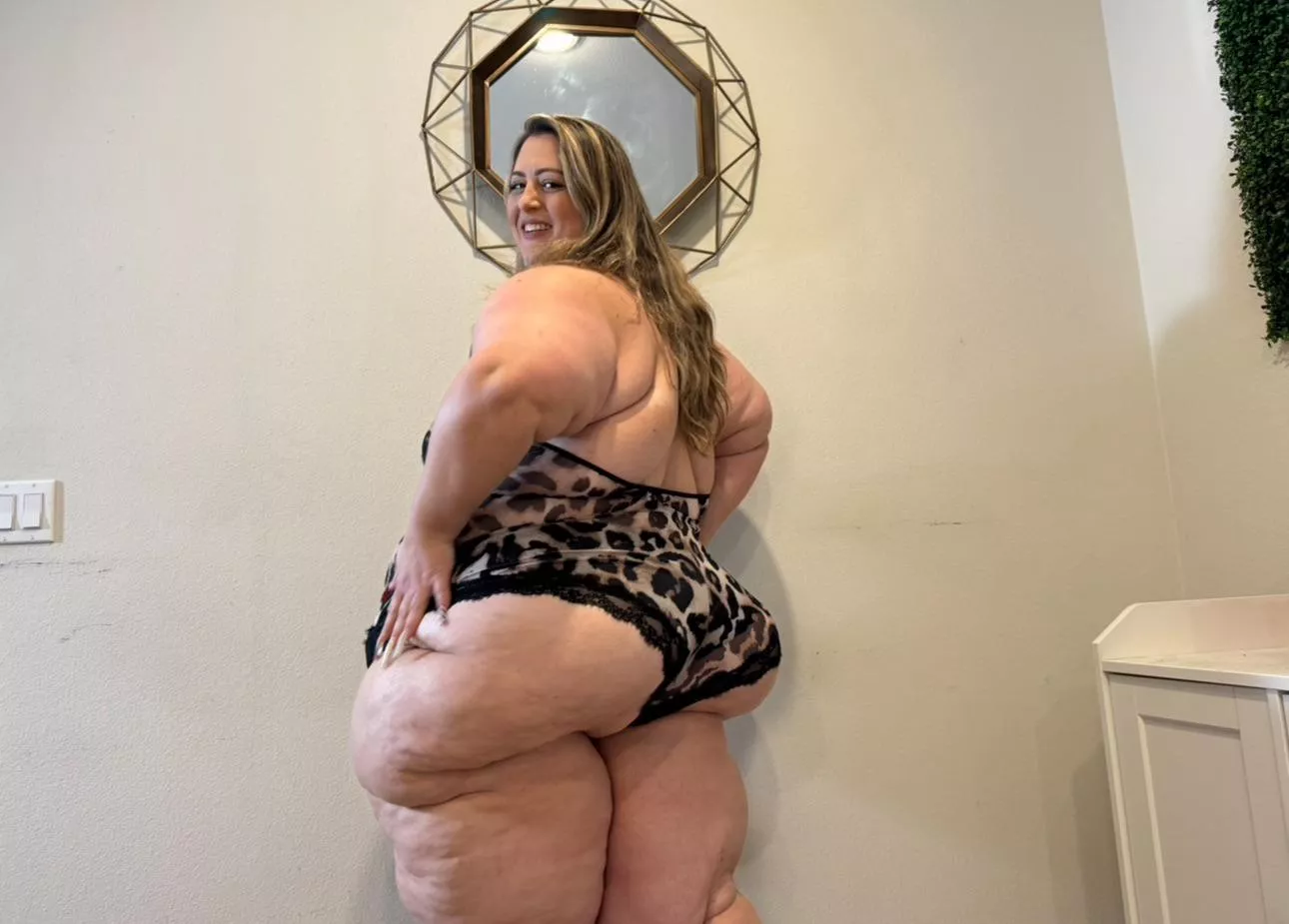 Do you like the view ? 🥰🍑
