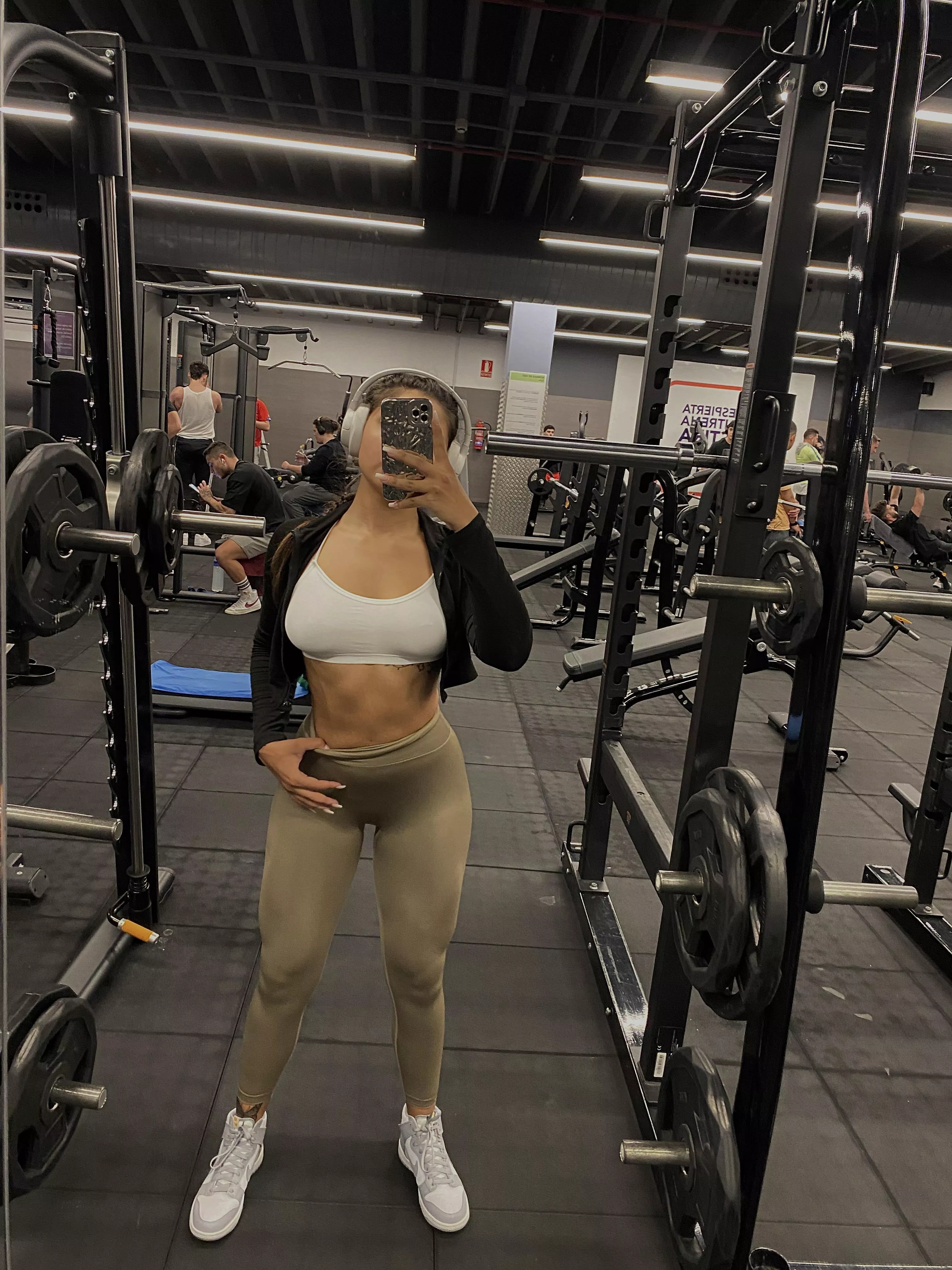 Does anyone want to go to the gym with me? Today I ended up very wet💦💦